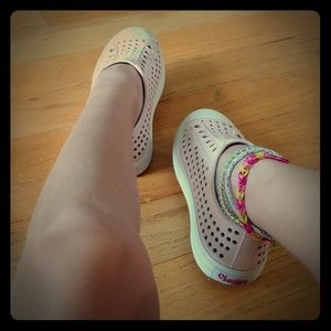 Skecher's Pink Gel Shoes for girls